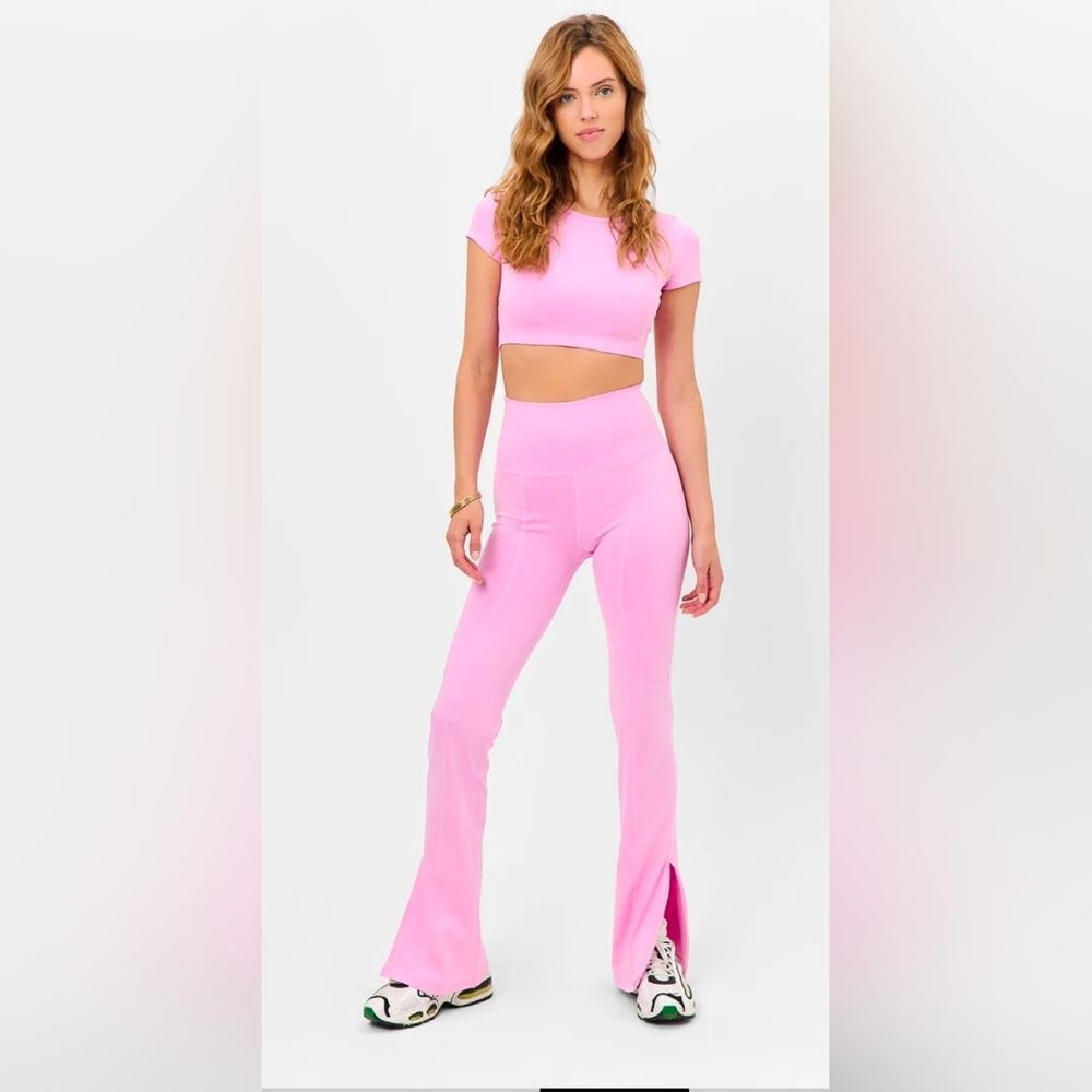 Frankies Bikinis Active ZIPPY Flare Legging BABY PINK sz Medium Barbiecore Gym